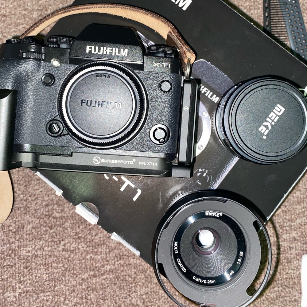 FUJIFILM XT-1 “LIKE NEW” w/ Original Box